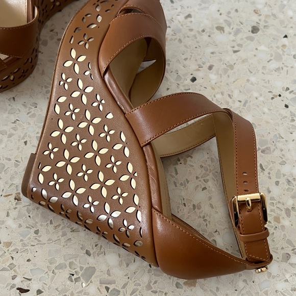 Michael Kors Sienna Floral Leather Acorn Gold inlay platform sandals. - Picture 2 of 8